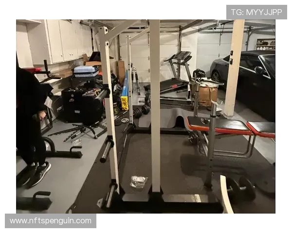 伊布退役后每天五点起床练腿，家里车库改成了私人健身房